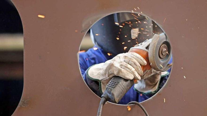 Los salarios del metal crecerán un mínimo del 4,5% hasta 2019