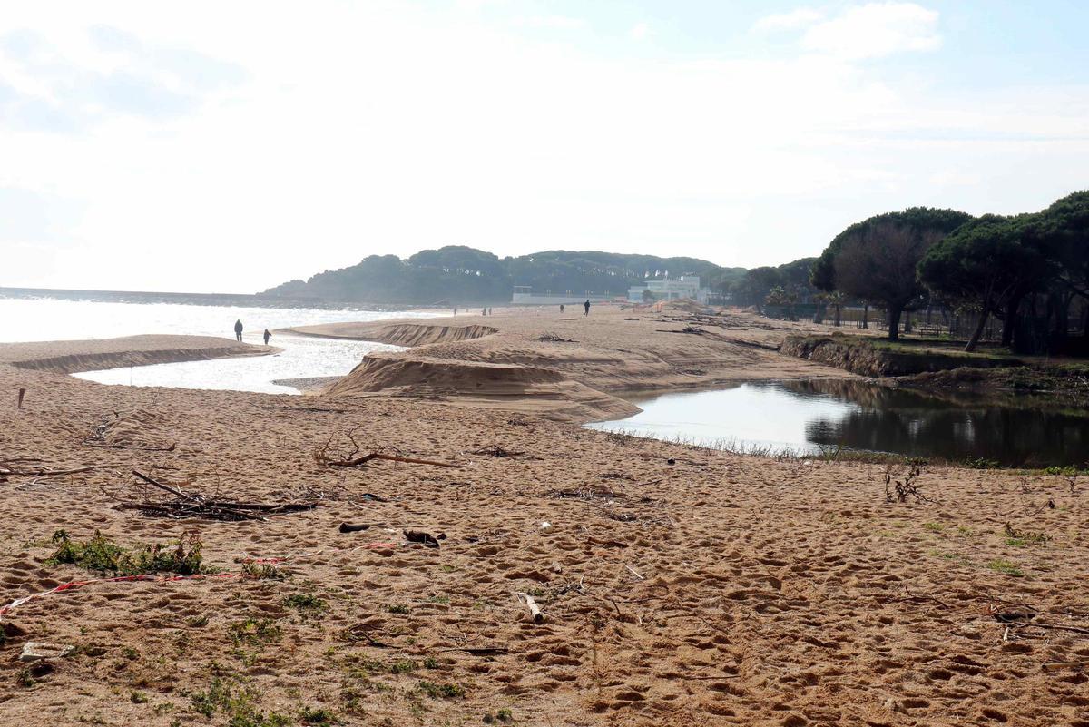 Les fotos de l'estat del passeig marítim de Platja d’Aro després de la llevantada