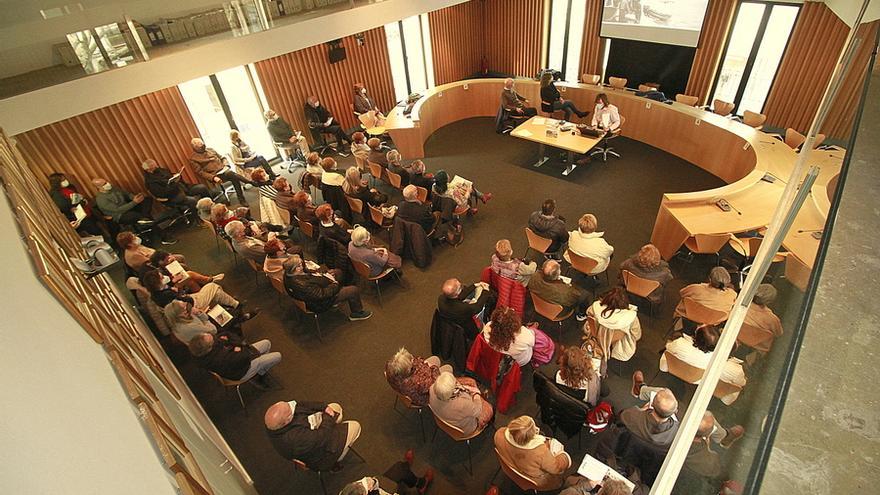 Presentació del llibre Blanes Desaparegut a la sala de plens municipal