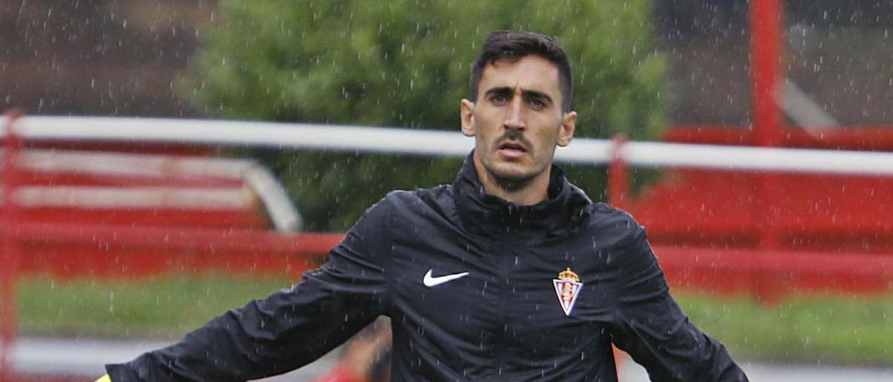 Diego Mariño, durante el entrenamiento de ayer en Mareo. | |  MARCOS LEÓN