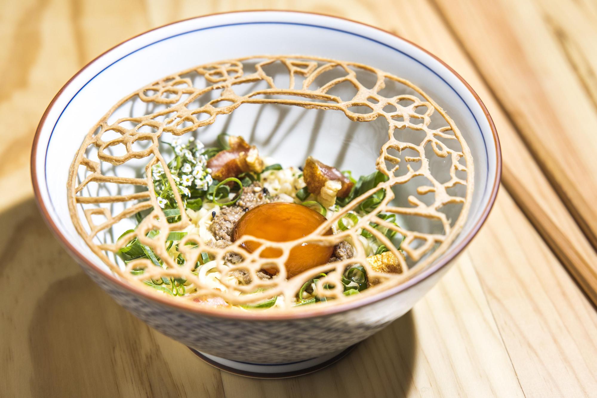 El  'ramen' japo-castizo del chef Alberto Montes, del restaurante Atrio (Cáceres), que ha ganado el Asian Culinary Awards.