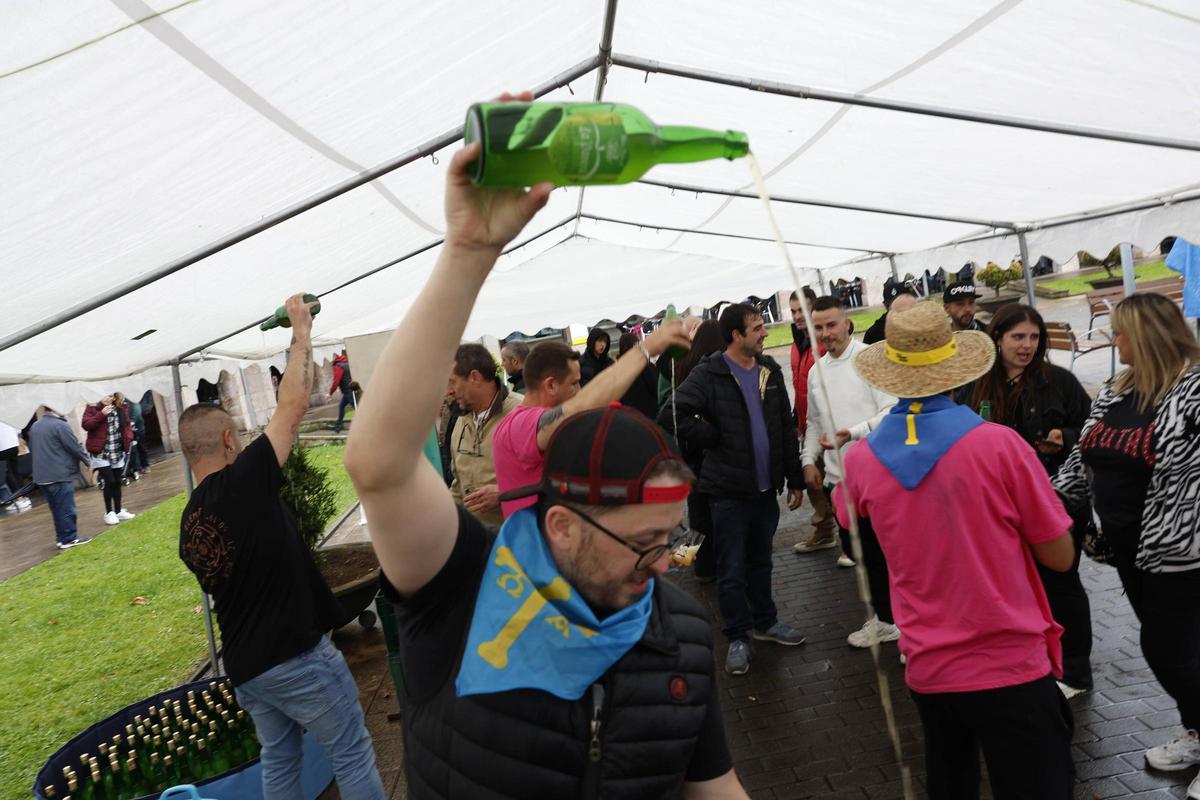Ambiente el año pasado en el "Descorche", en Llaranes.