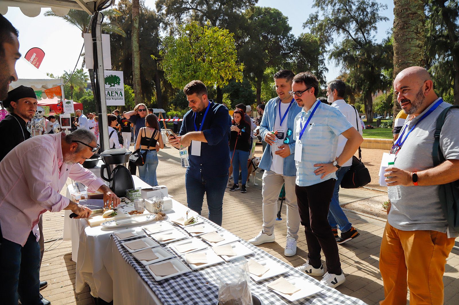 Califato in the Street vuelve a llenar de gastronomía el Paseo de la Victoria