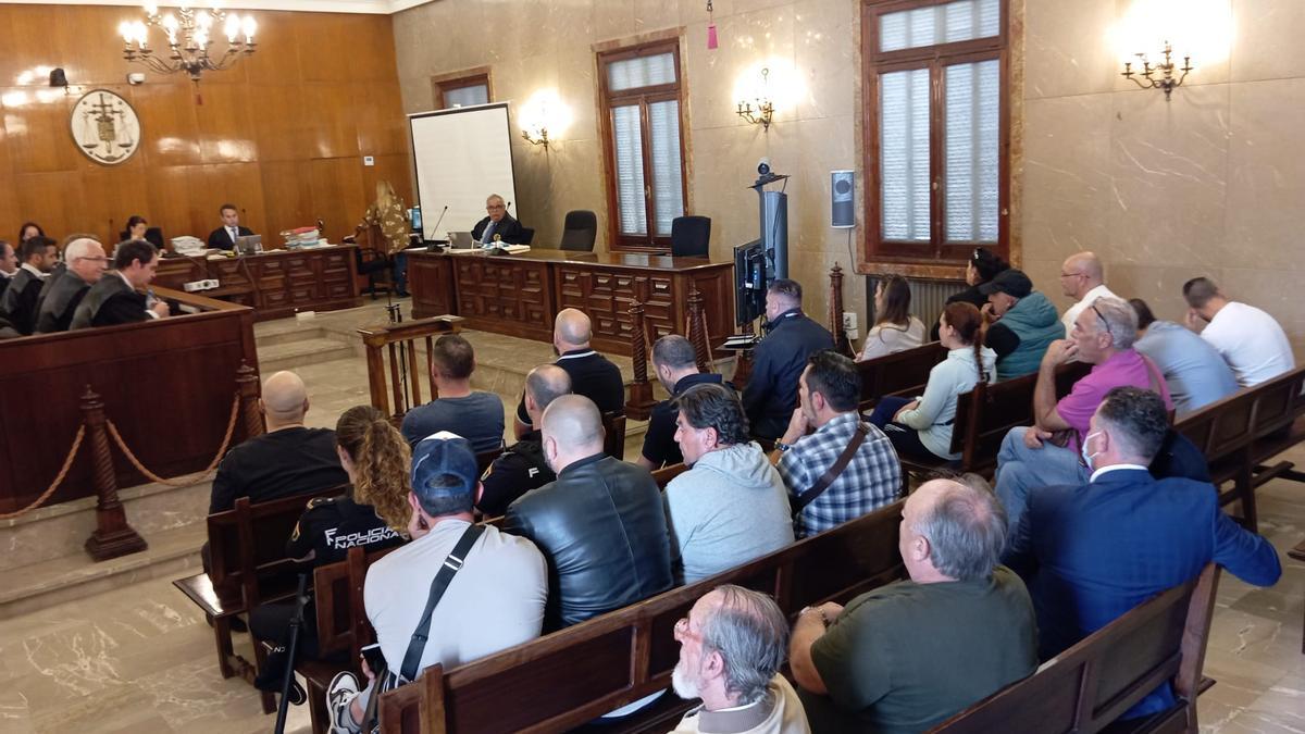 Los acusados, ayer durante la vista celebrada en la Audiencia Provincial de Palma.