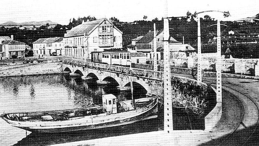 Histórica imagen del tranvía atravesando el puente de A Ramallosa. // IEM