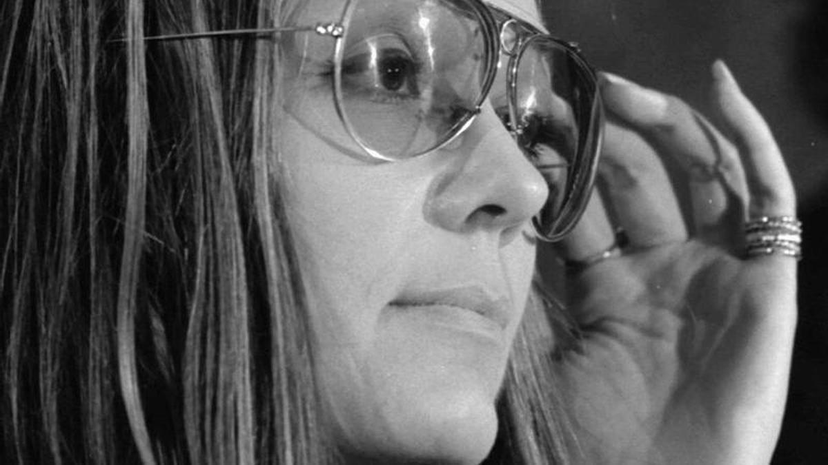 Gloria Steinem en una conferencia de prensa de la Women's Action Alliance.