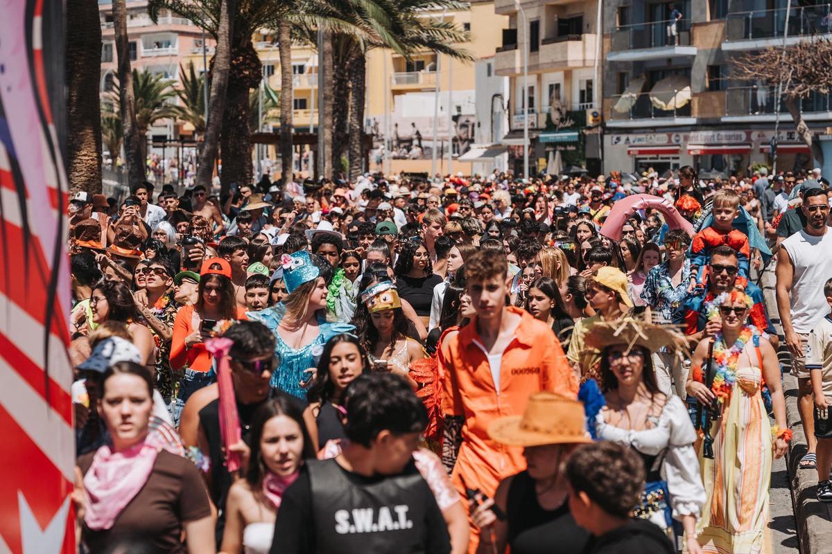 Vista general de la Cabalgata del Carnaval Costa Mogán.
