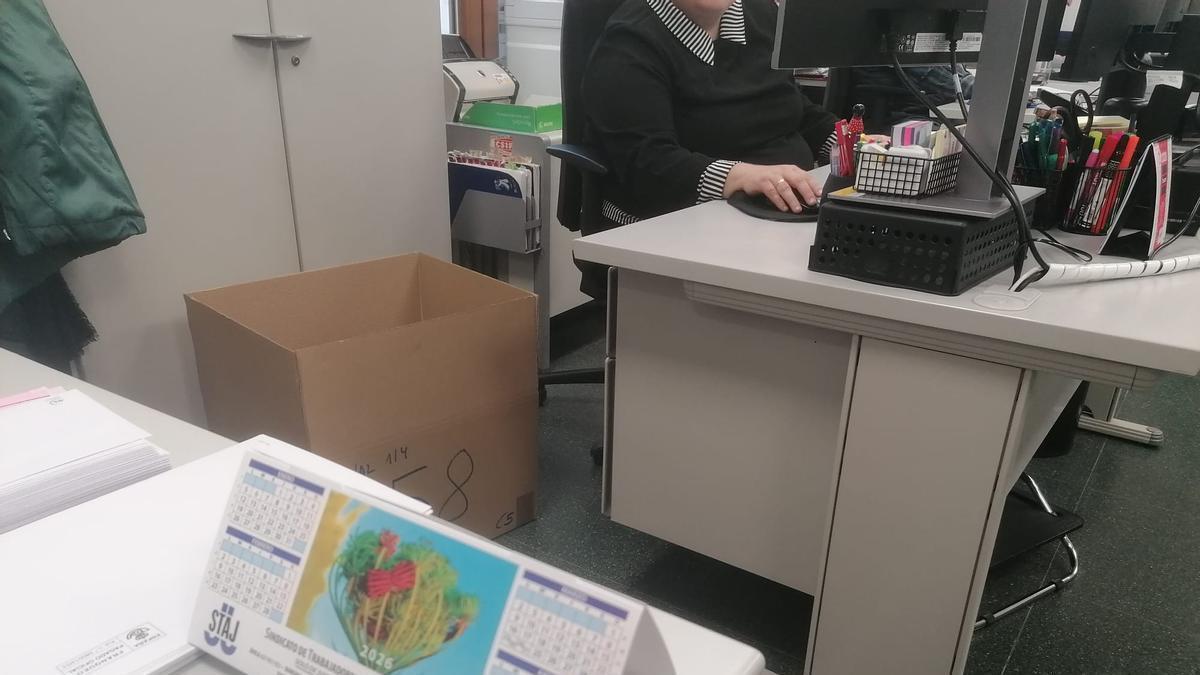 Un funcionario trabaja en el Tribunal de Instancia de Zamora.