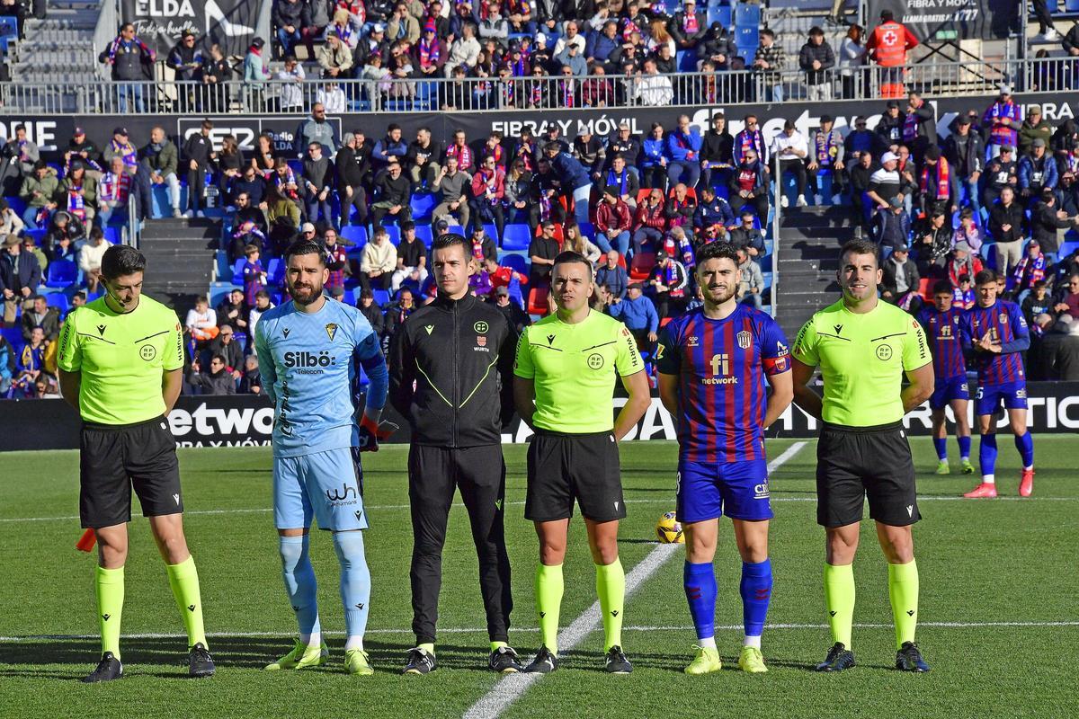 Eldense-Cádiz: El Eldense de Ponz toca fondo (1-4)