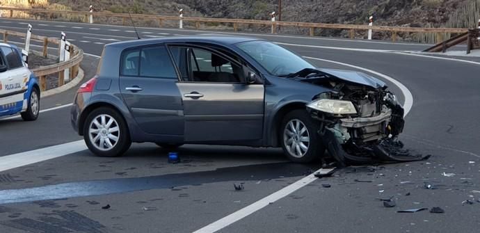 Accidente múltiple durante una persecución en el túnel de La Aldea