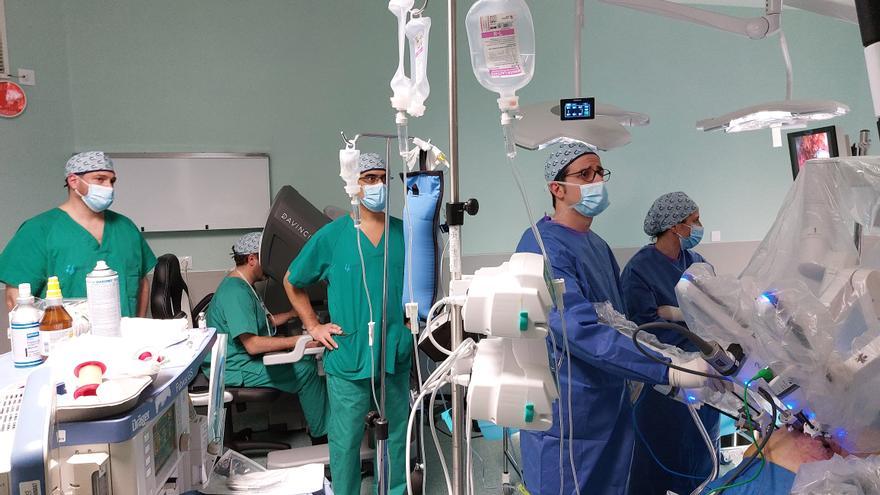 El robot Da Vinci realiza por primera vez una cirugía compleja abdominal en Aragón