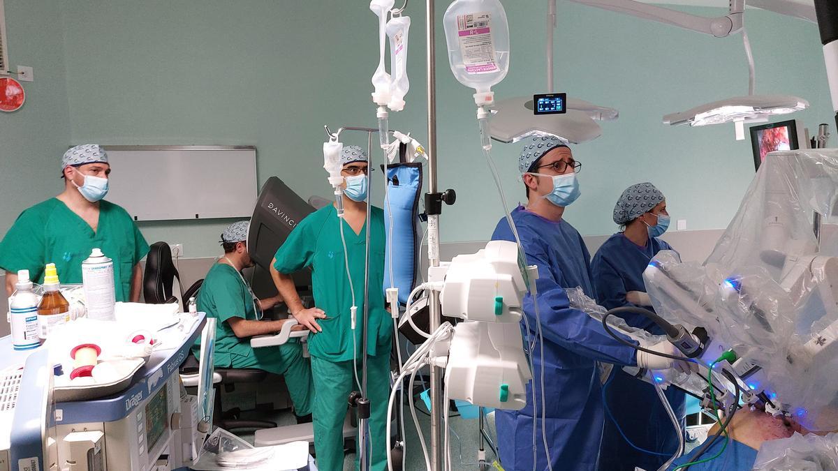 Cirugia robotica Da Vinci en Viamed Montecanal