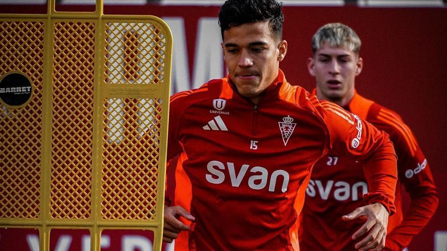 Jorge Yriarte, centrocampista del Real Murcia, durante un entrenamiento. | REAL MURCIA