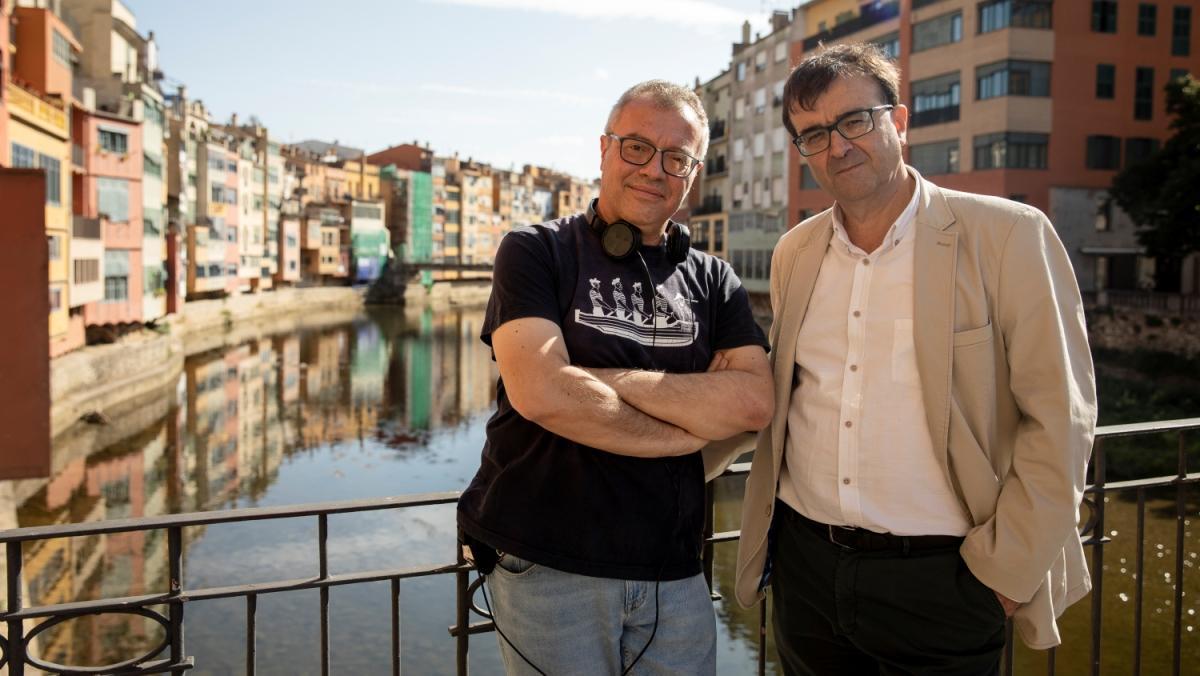 Daniel Monzón y el autor de la novela original, Javier Cercas (derecha), en Girona.