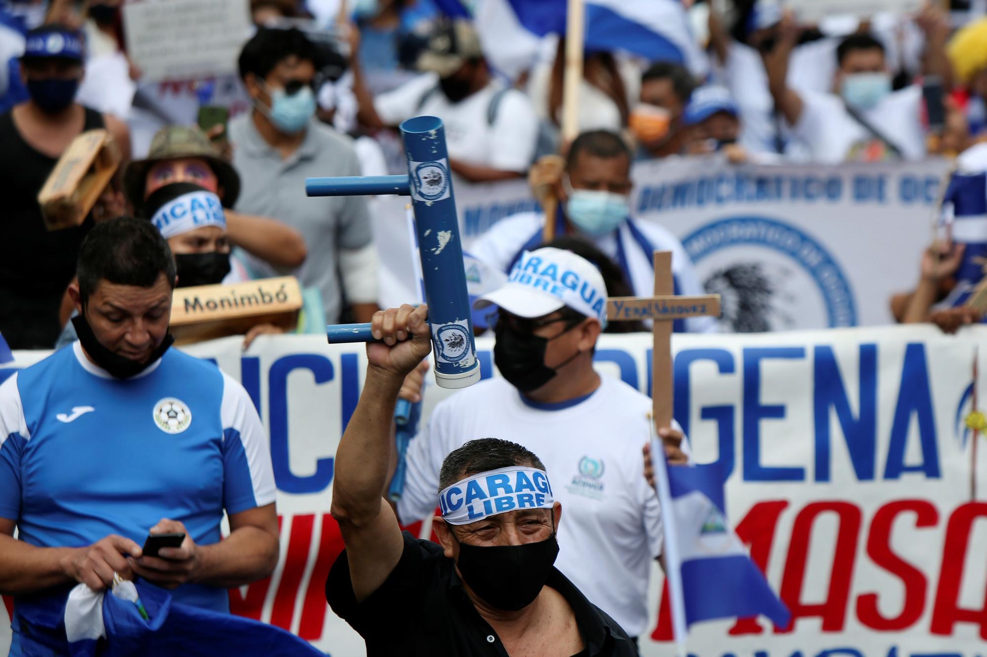 Un grupo de nicaragüenses exiliados en Costa Rica protesta contra las elecciones