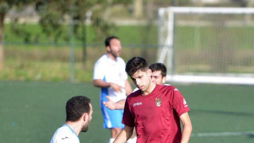 Un momento del partido del Pontevedra B de ayer. // G. Santos