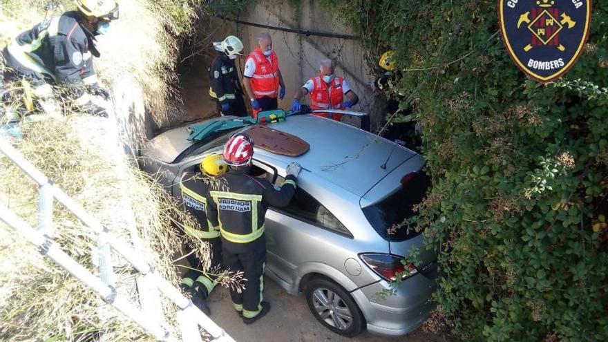 Una mujer queda atrapada en su coche tras salirse de la vía entre Inca y sa Pobla