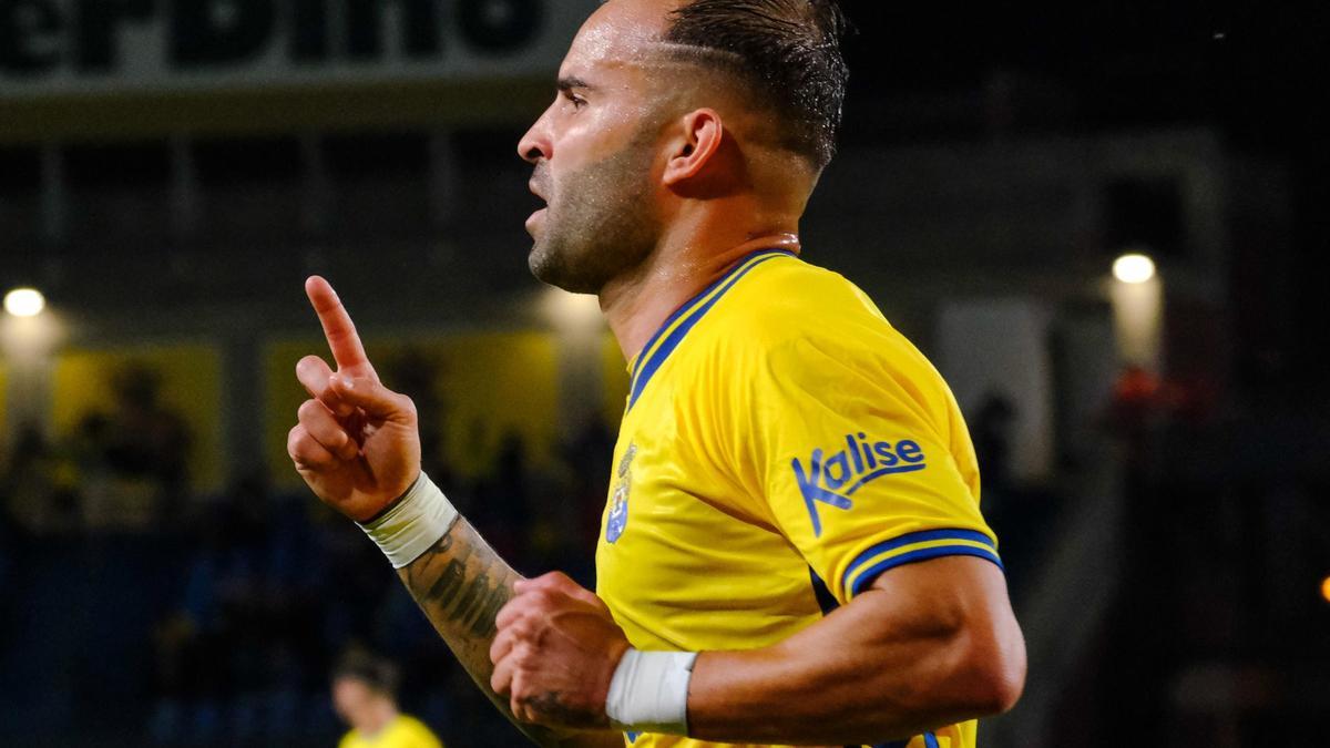 Jesé gana el debate del ‘9’ en la UD Las Palmas en 20 minutos, aplasta a sus ‘haters’ y cobra 60.000 euros Jesé gana el debate del ‘9’ en la UD Las Palmas en 20 minutos, aplasta a sus ‘haters’ y cobra 60.000 euros