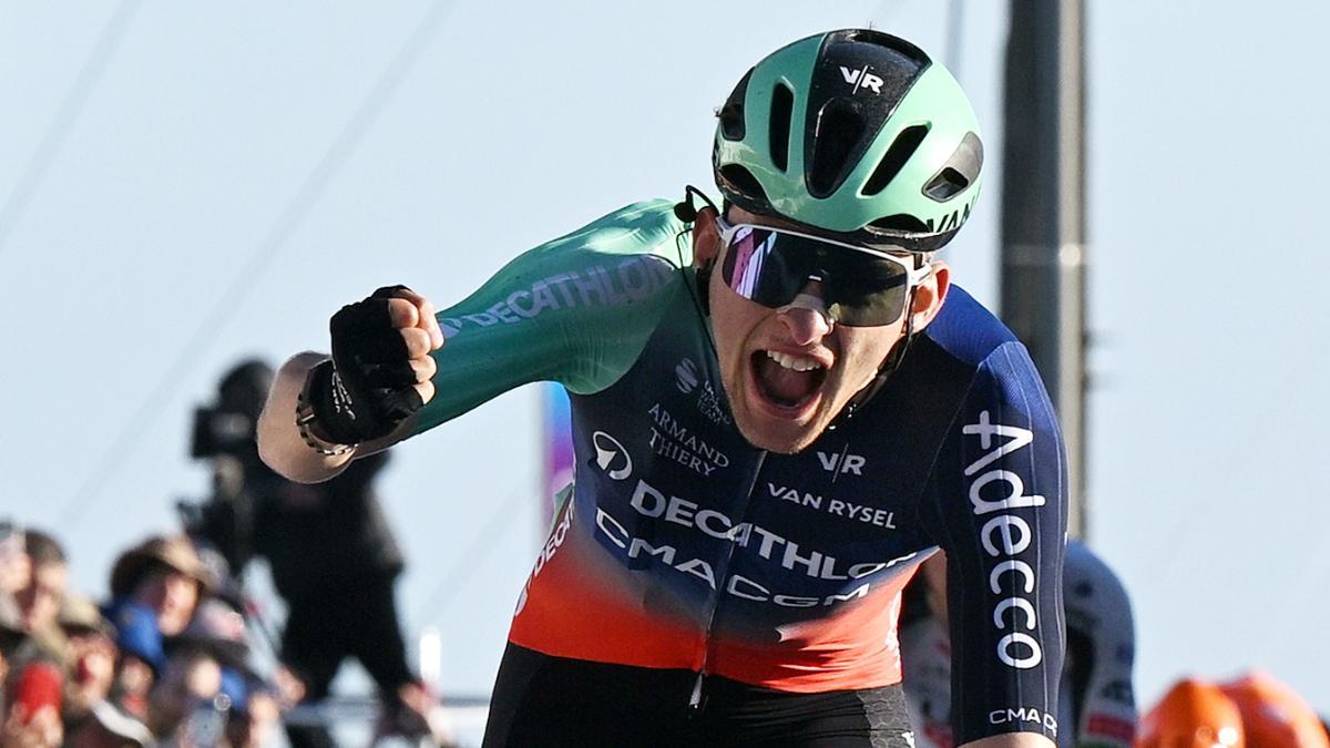 Paul Seixas celebra su primera victoria como profesional