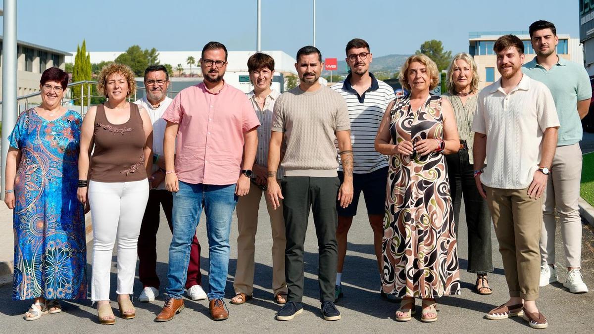 El alcalde de l'Alcora, Samuel Falomir, con los concejales que integran el equipo de gobierno que encabeza.