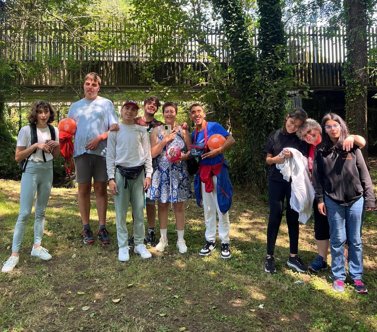 Algunos de los jóvenes condiversidad funcional que gozan este año de un concilia en Ames