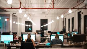 El salari per hora creix el 5%, l’alça més gran des de la crisi del 2008