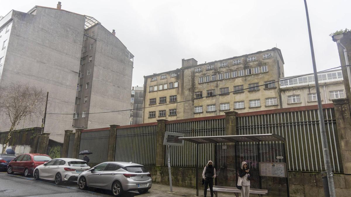 Antiguo colegio Peleteiro desde la calle de República Argentina