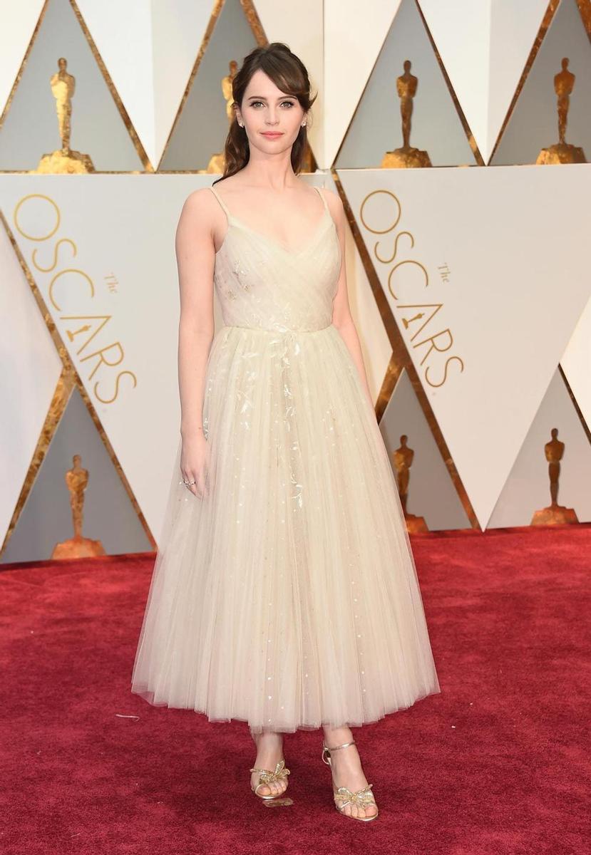 Felicity Jones con un look muy de princesa en los premios Oscar