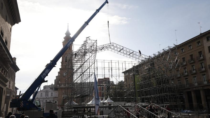 EN IMÁGENES | Comienza el desmontaje del escenario principal de la plaza del Pilar