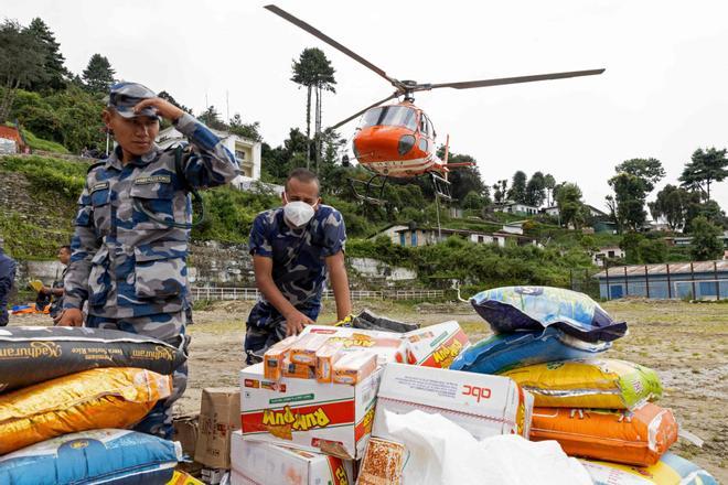 El despliegue de ayuda humanitaria se intensifica en Nepal tras la riada: Hay problemas de abastecimiento en zonas aisladas