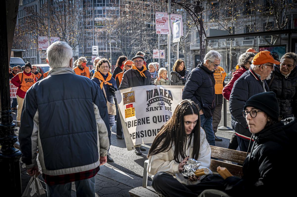 La Coordinadora de pensionistas se manifiesta por el centro de Barcelona