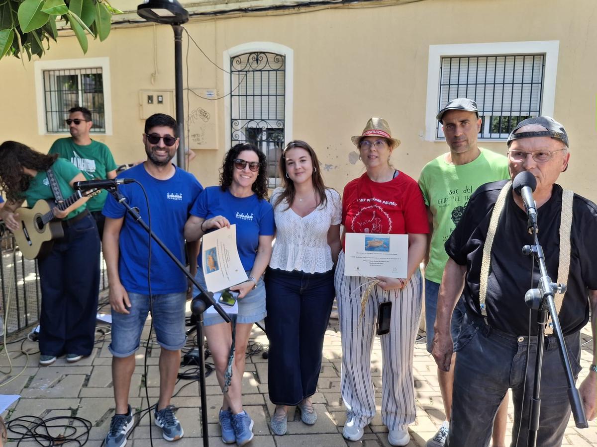 Las imágenes de la primera "trobada escolar" de la Marina Alta "Desafiar-se a fer llata", que ha tenido lugar en Pedreguer