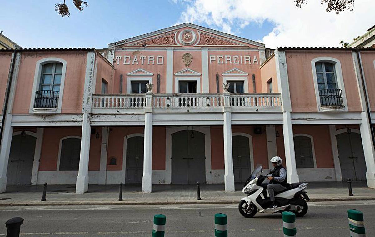 La fachada del Teatro Pereira. | VICENT MARÍ