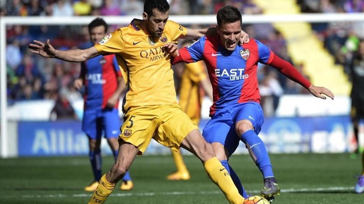 Sergio Busquets, durante el duelo ante el Levante