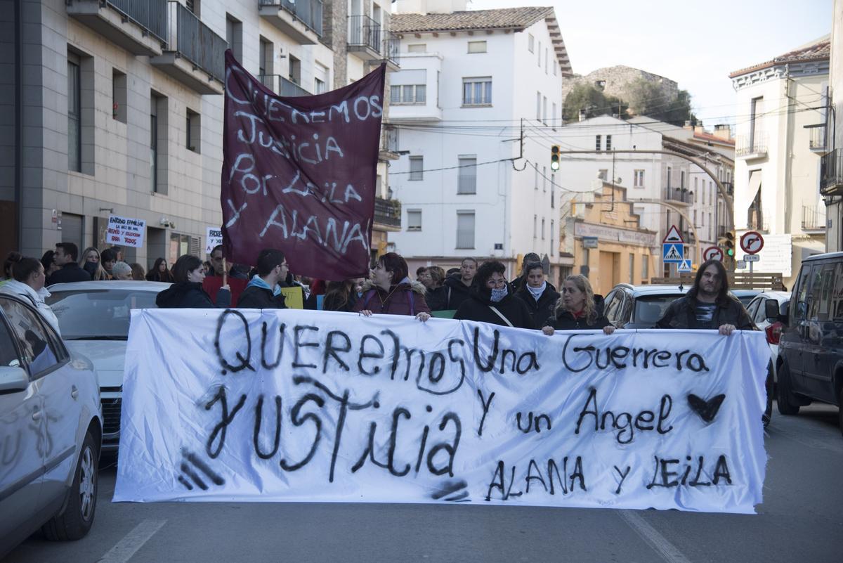 Protesta de alumnos y familiares de las gemelas de Sallent