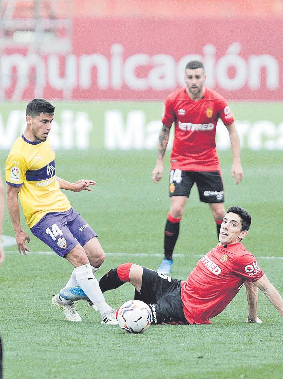 Fran Gámez Muy impreciso con el balón todo el partido.