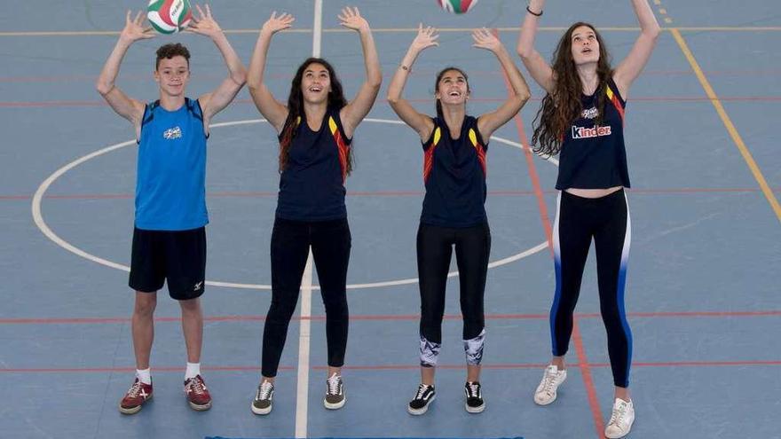 De izquierda a derecha, Roi Losada, Marta y María Otero Martínez y Lucía Varela.