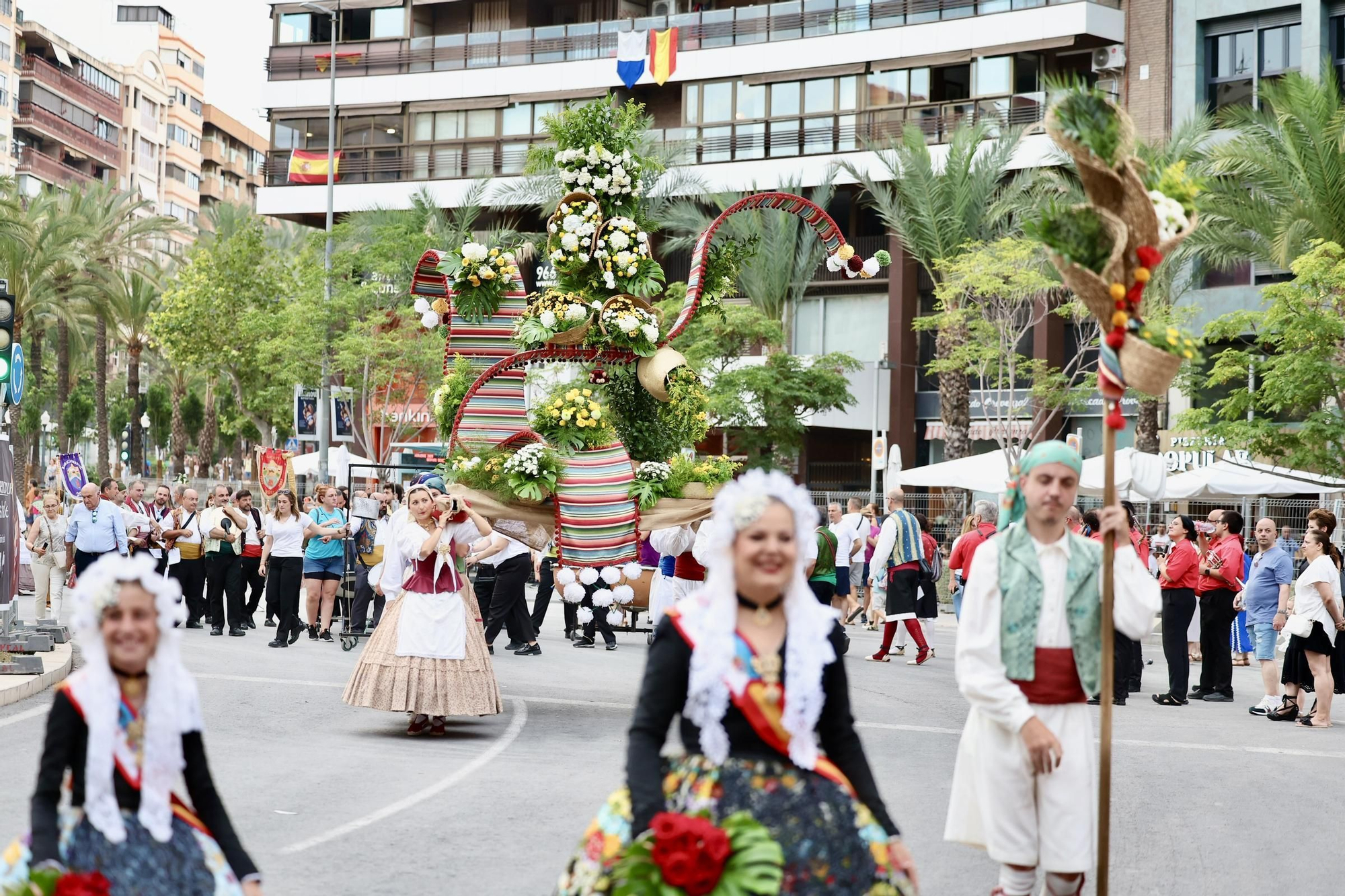 Primera jornada de Ofrenda de las Hogueras de Alicante