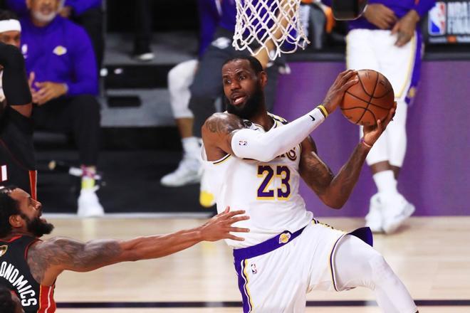 Los Ángeles Lakers se proclaman campeones de la NBA 2020 tras destrozar a los Miami Heat (106-93) en el sexto partido de las finales NBA. Conquistan así el 17º anillo de la historia de la franquicia.