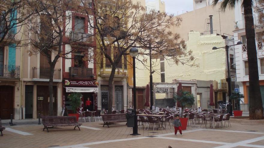 Castelló limita horarios y reduce terrazas de los bares de Tetuán y Muralla Liberal