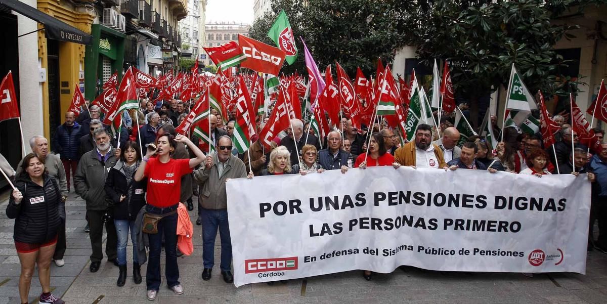 Unas 5.000 personas defienden en la calle la subida de las pensiones públicas