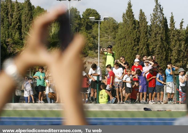 GALERÍA DE FOTOS- Bautista desata la locura peloteando con Ferrer en La Coma