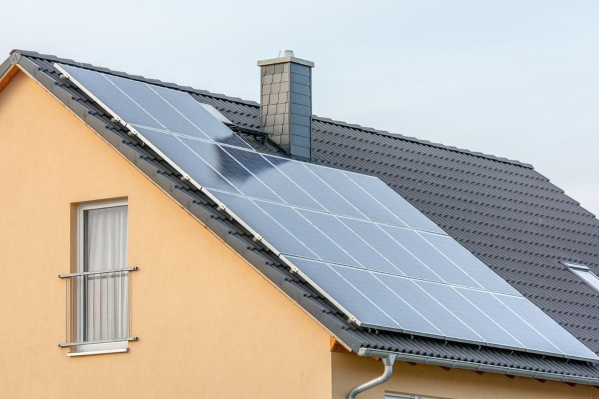 Placas solares en un tejado