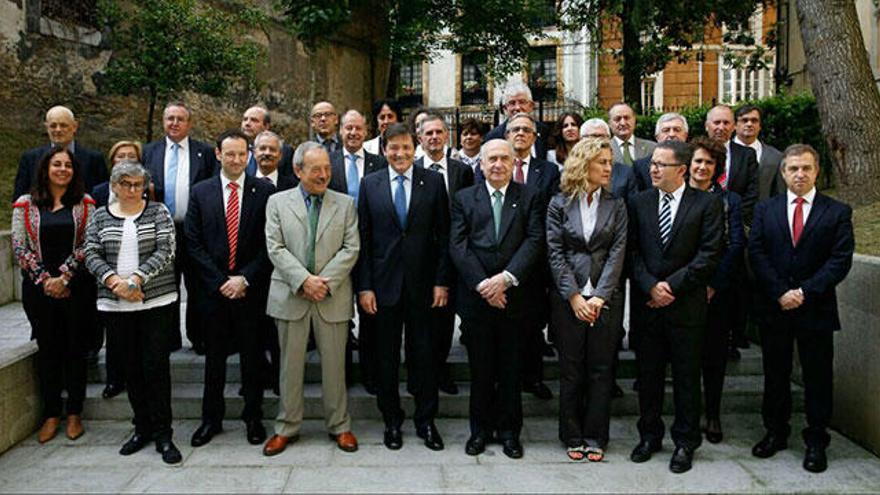 Wenceslao López se estrena como alcalde de Oviedo en un acto de la Universidad