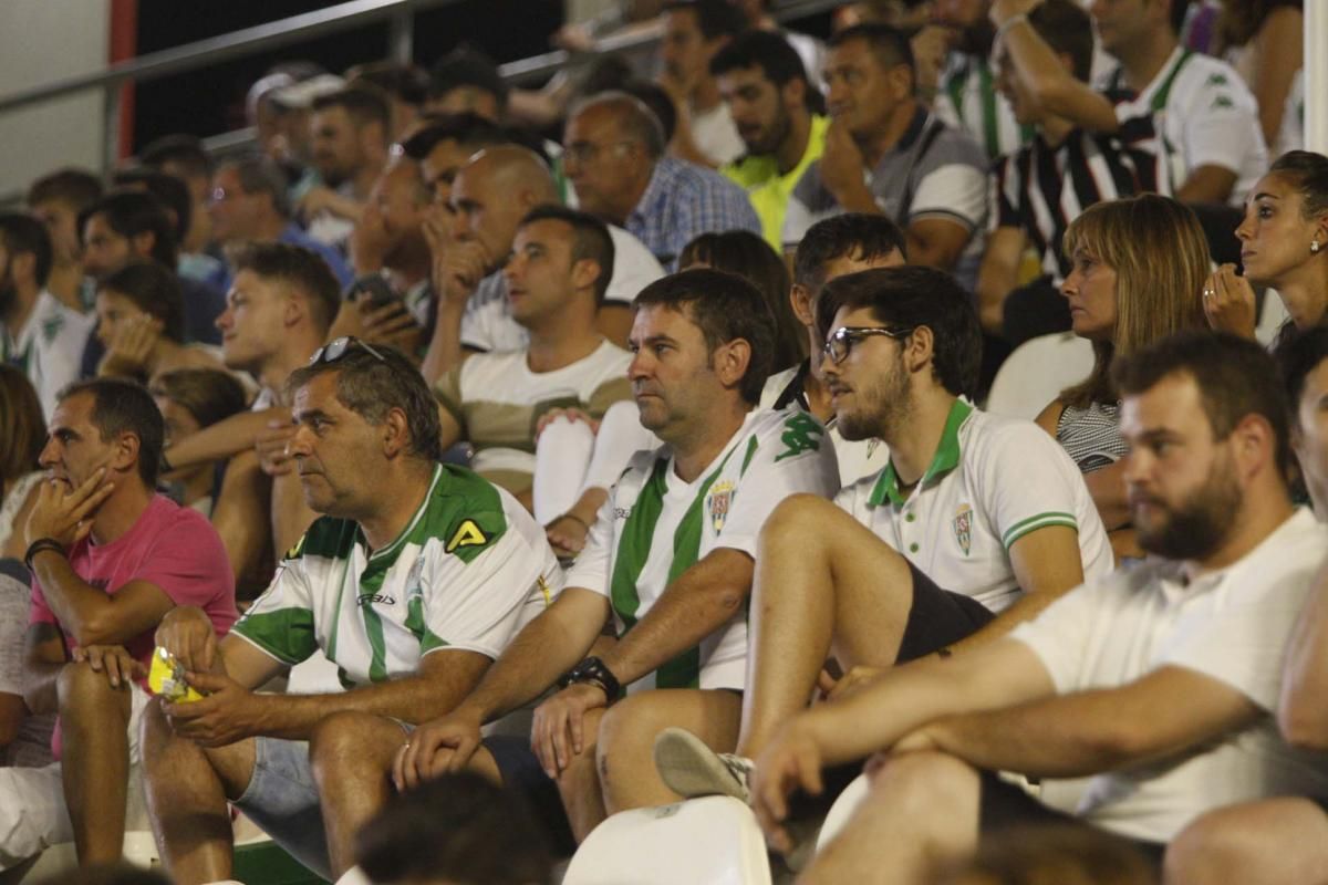 Los aficionados del Córdoba CF en el Arcángel