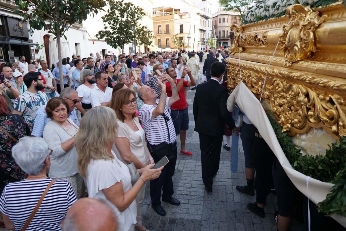 Una procesión con tres pasos para el aniversario del Sagrado Corazón