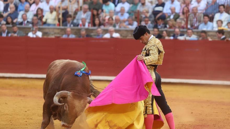 Toros en Córdoba: Ortega y Aguado, un alivio artístico sin contundencia
