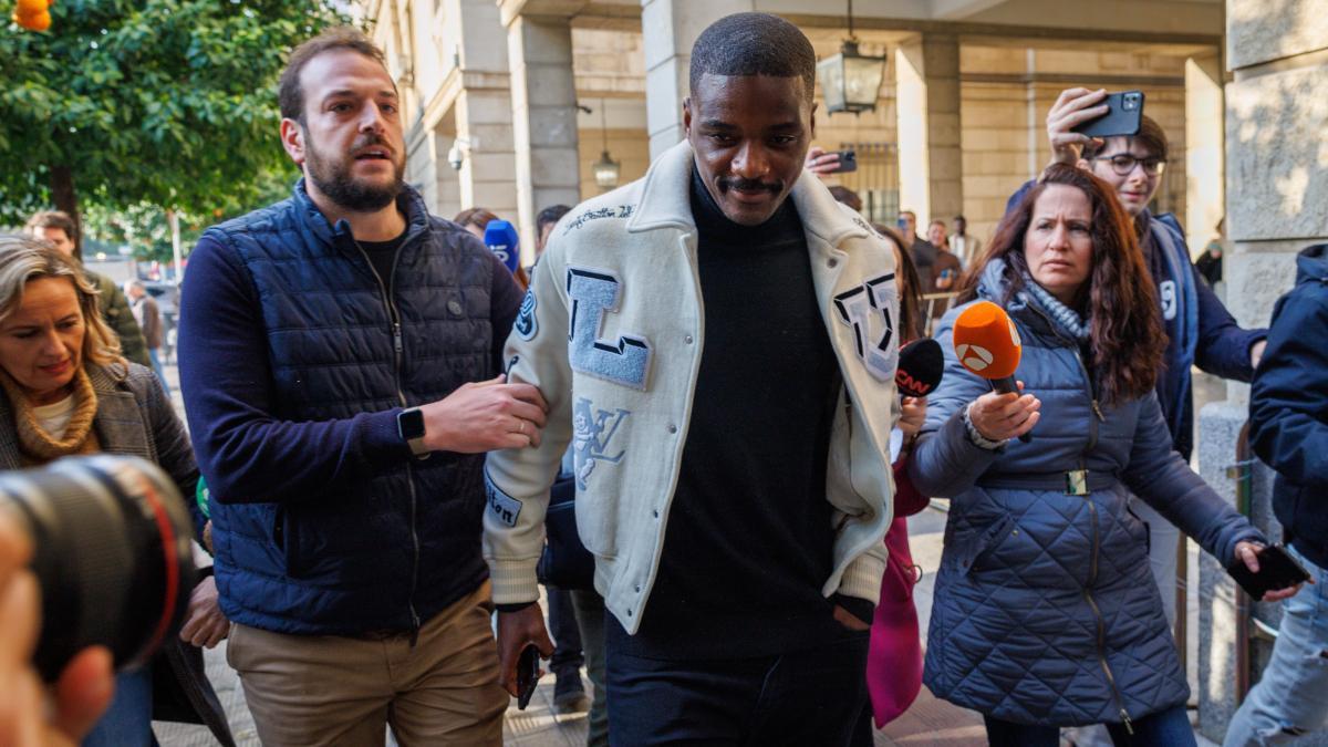 William Carvalho llegando a comparecer en el Juzgado de Sevilla