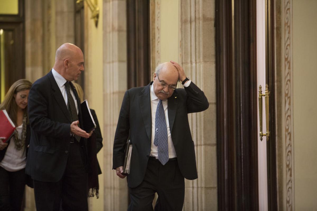 Andreu Mas-Colell, dreta, després d’entregar els pressupostos de la Generalitat, dimarts. Andreu Mas-Colell, dreta, després d’entregar els pressupostos de la Generalitat, dimarts.