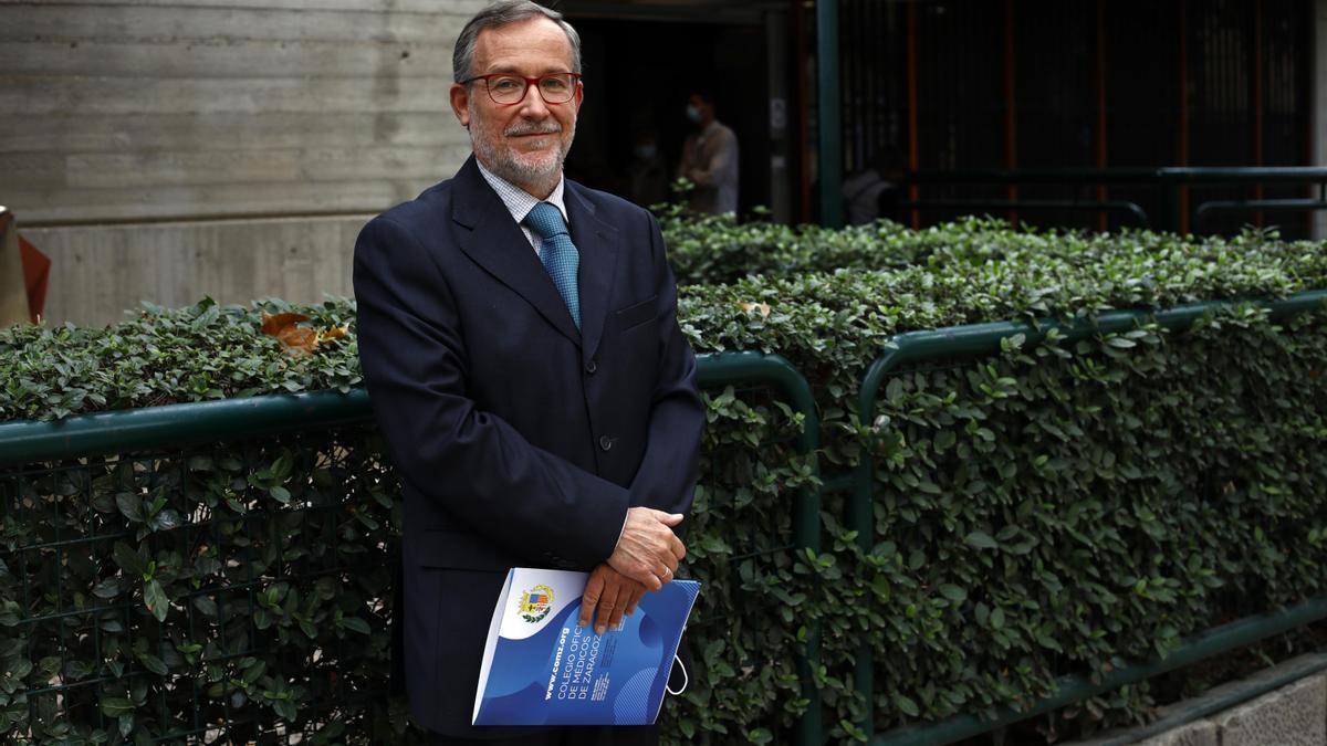 García Tirado, el pasado martes, instantes antes de tomar posesión como presidente de los médicos de Zaragoza.